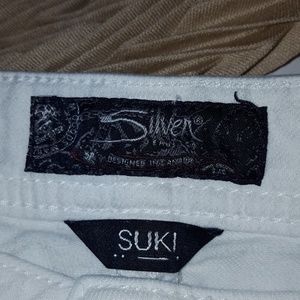 Silver Brand, White Capri Pants. Suki fit.