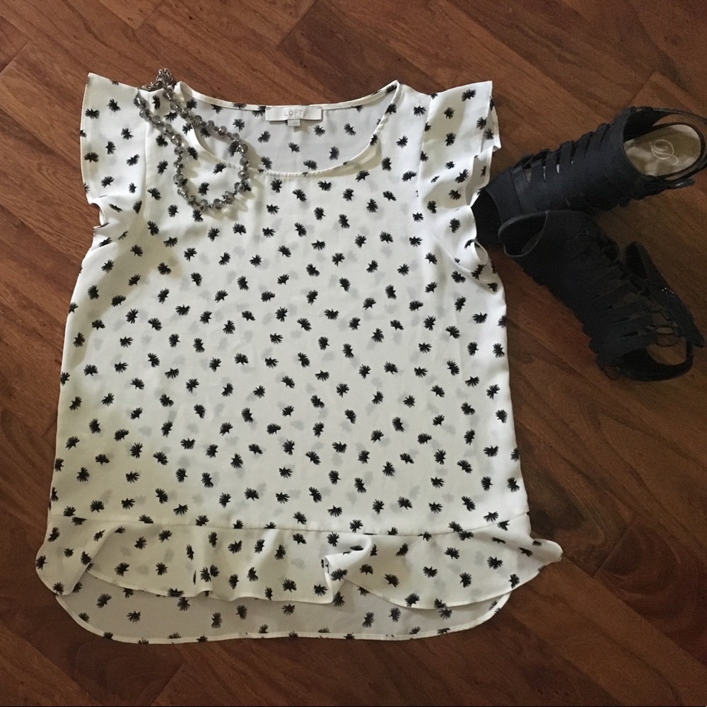 Loft flutter sleeve top sz M