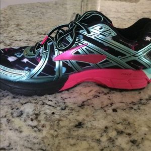 Brooks Adrenaline GTS 17