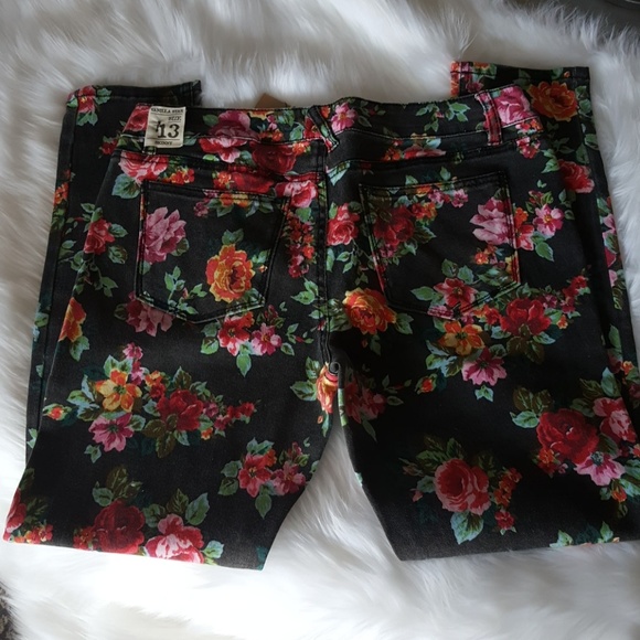 🆕Skinny jeans by Vanilla Star size 13 - Picture 3 of 5