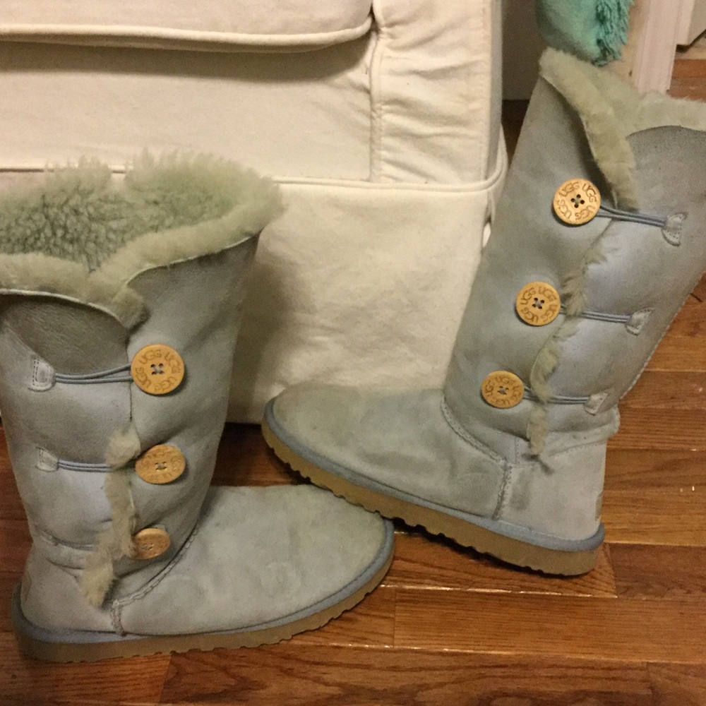Light blue/gray uggs (RARE COLOR) size 9