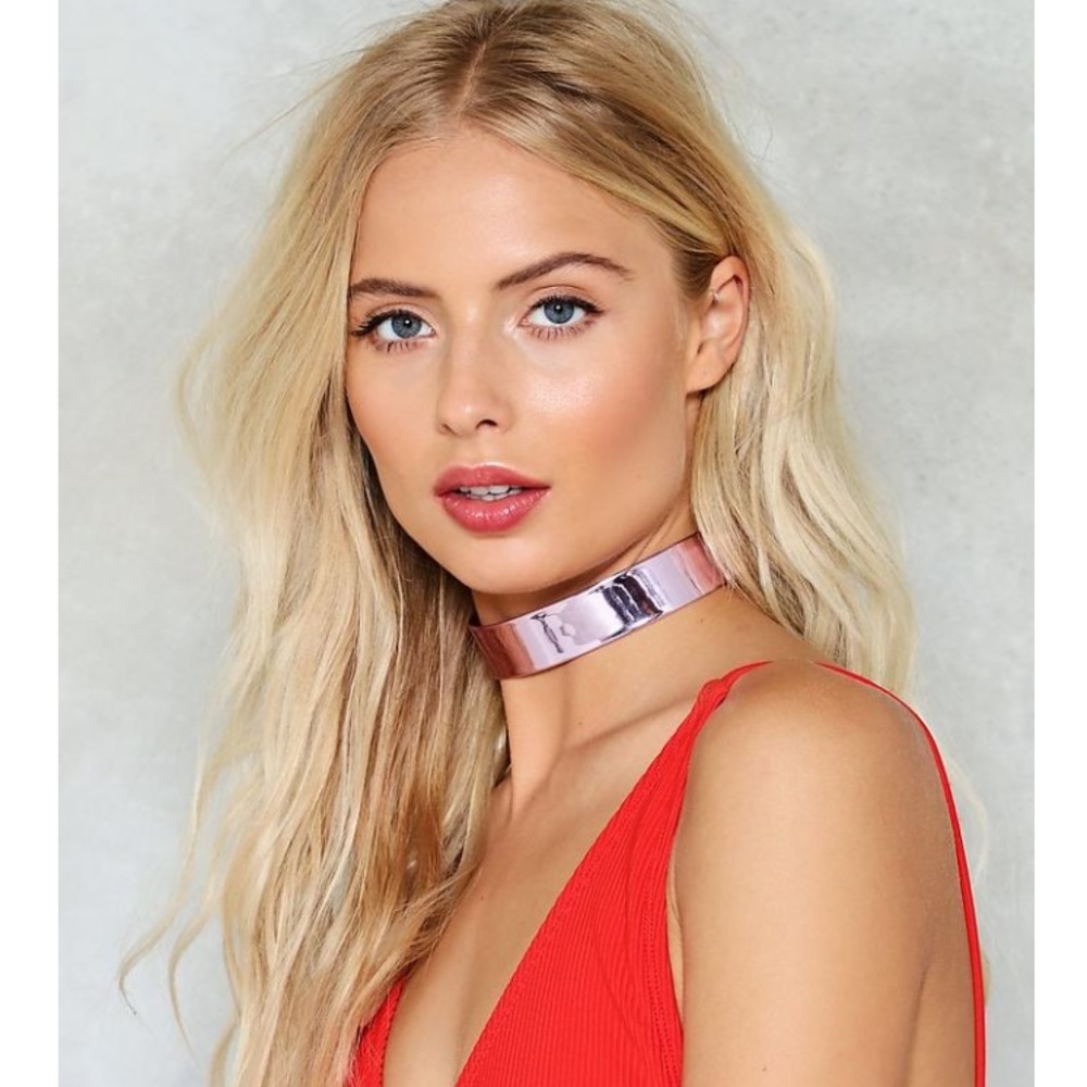NWOT Sexy pink metallic choker! 👄