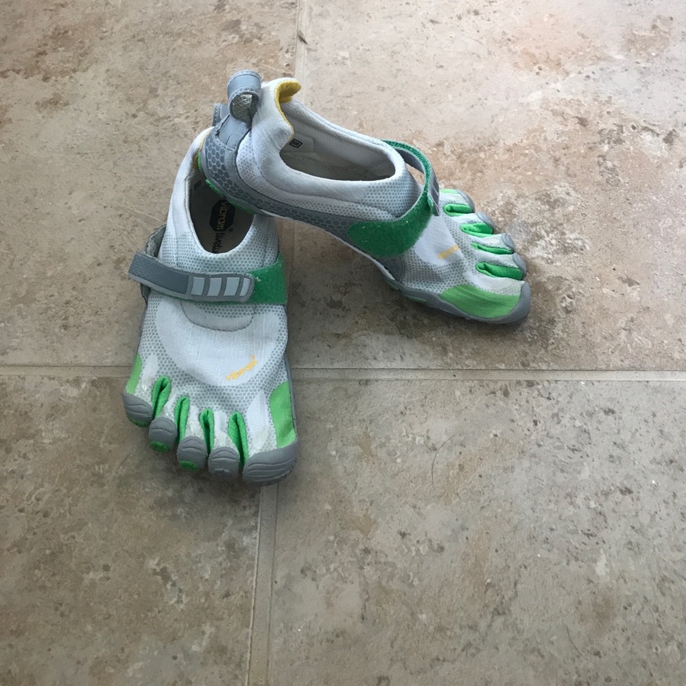 ‼️FINAL MARK DOWN‼️ vibram finger shoes