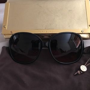 💯Auth. Tory Burch 🕶 in black w/org.gold case