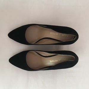 Pour La Victoire black pointy toe suede wedges