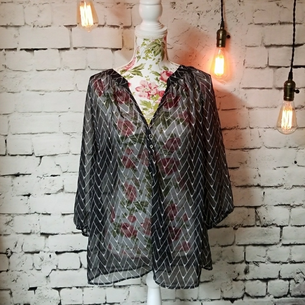 Women's large black and white 3/4 sleeve shirt