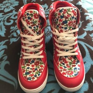 High-top Wedged Sneakers