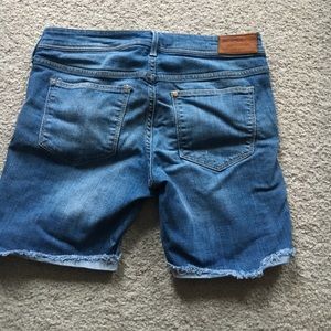 ☀️H&M light wash jean shorts