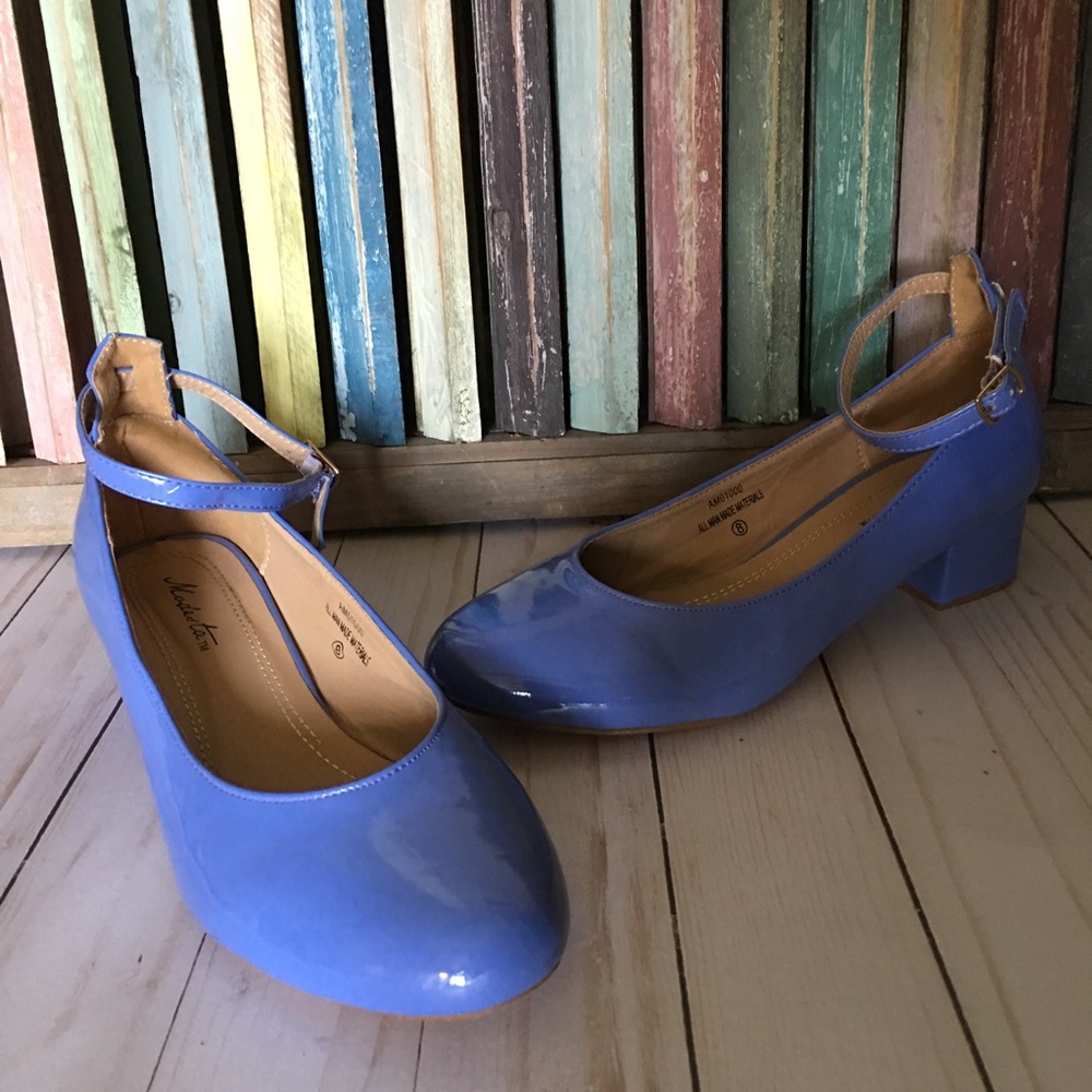Pretty periwinkle pump! - Picture 2 of 3