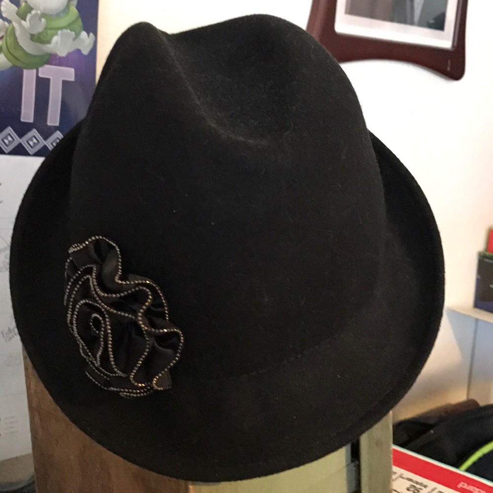 Ladies bomber style hat