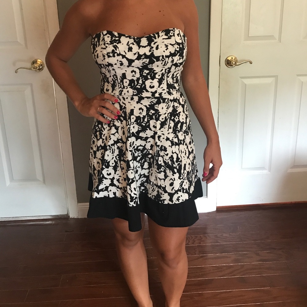 Strapless sweetheart B&W dress