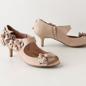 Miss Albright 'Nelumbo Kitten Heels'