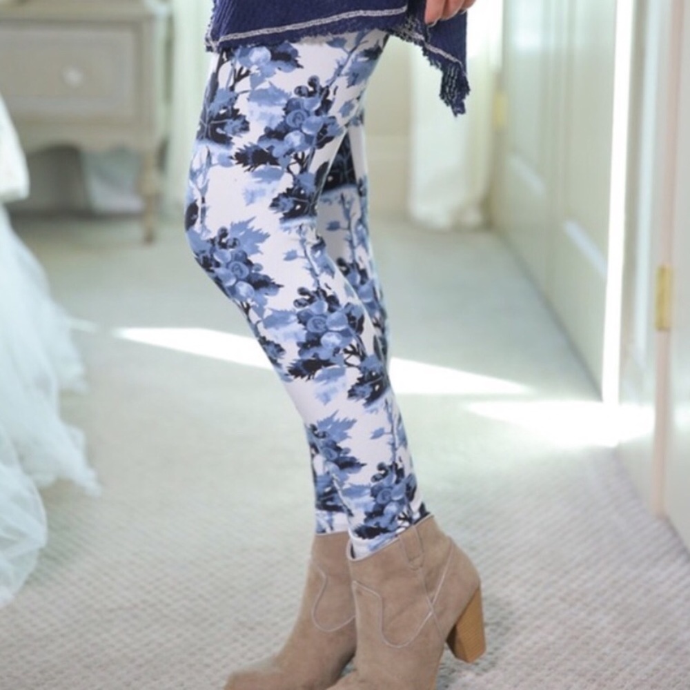 Blue white floral print butter soft leggings - Picture 2 of 2