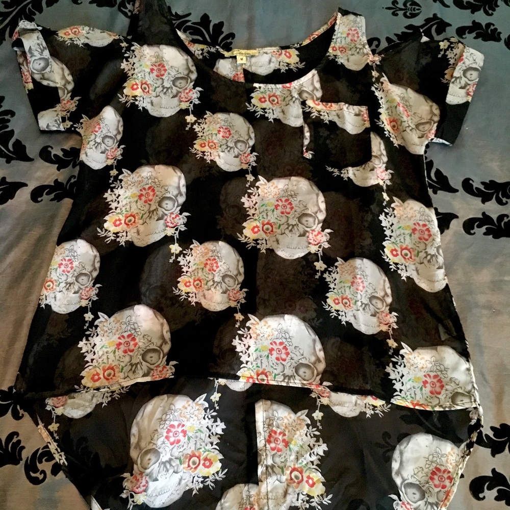 Sheer skull print shirt