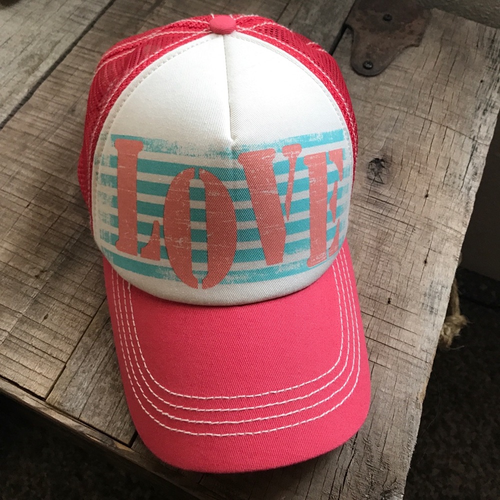 Cute trucker hat!!