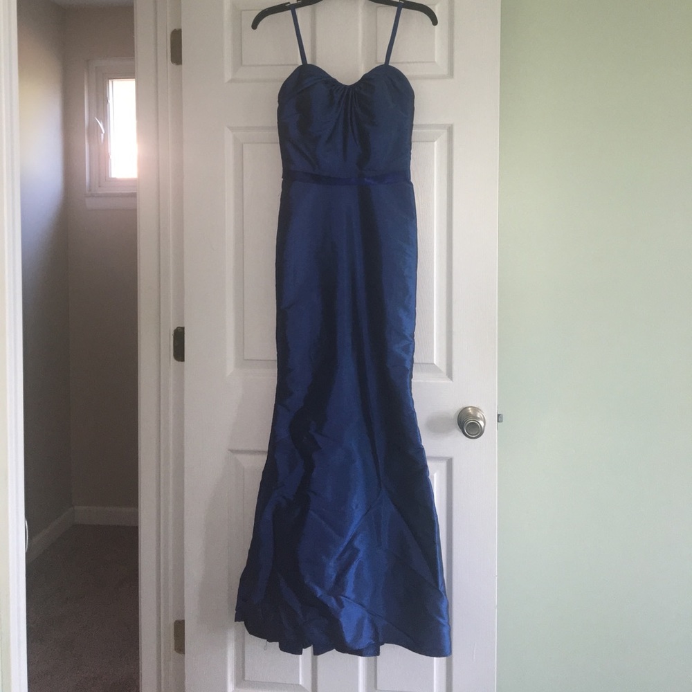 Obsessed w this royal blue mermaid dress !