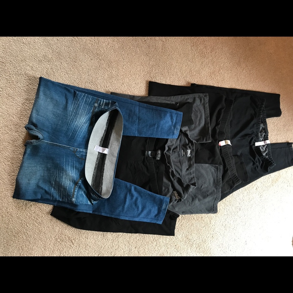 Bundle of 5 pairs of leggings. All size XL.