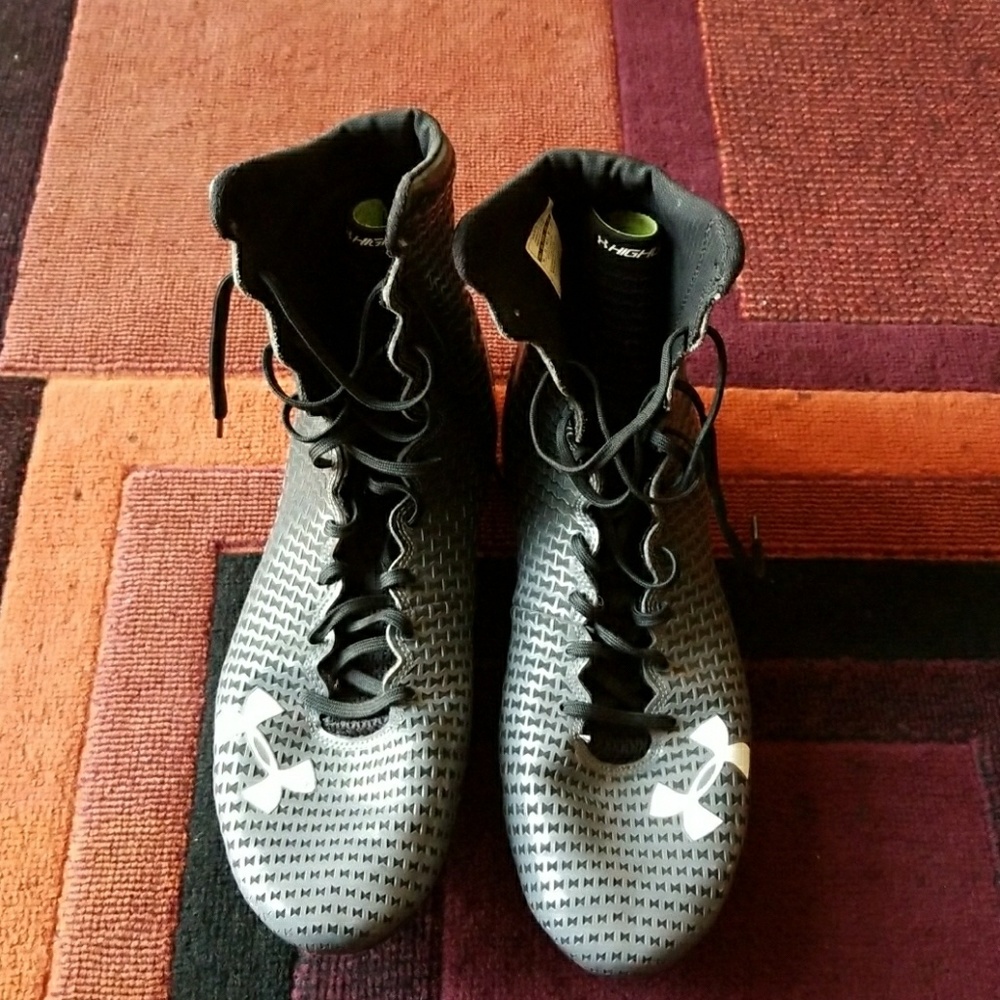 Men‘s UA Highlight MC Football Cleats
Size 14