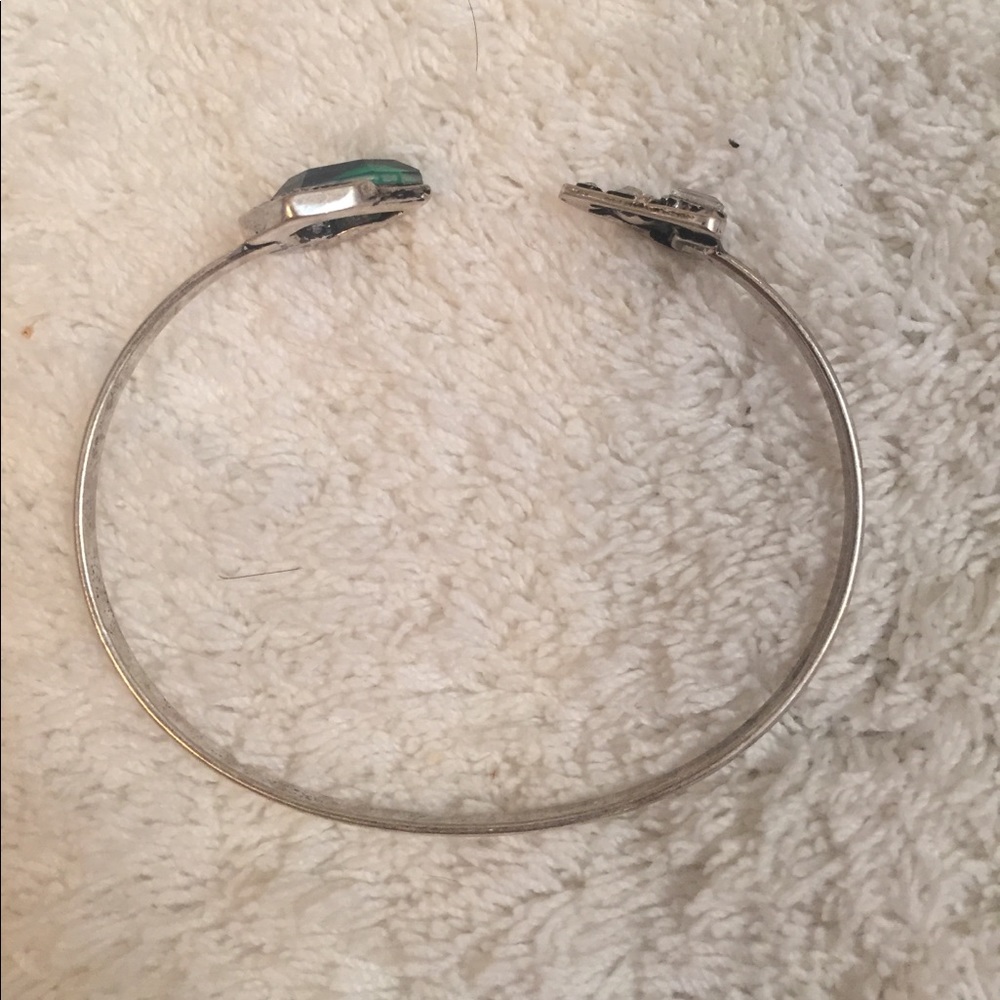 2/$25⭐️ Silver & Green Vintage Look Cuff Bracelet - Picture 3 of 7