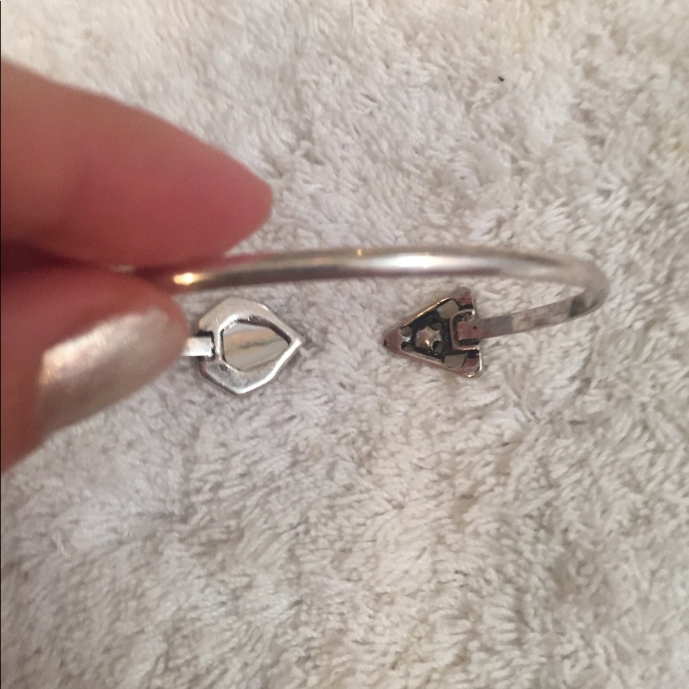 2/$25⭐️ Silver & Green Vintage Look Cuff Bracelet - Picture 4 of 7