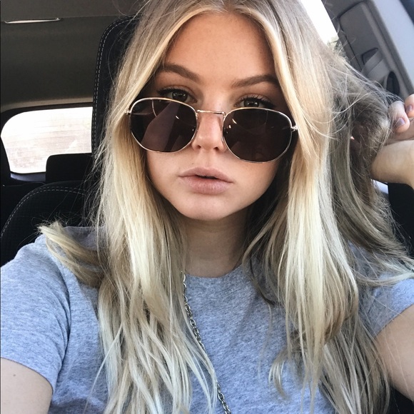 Meet your Posher, Harli - Picture 2 of 8