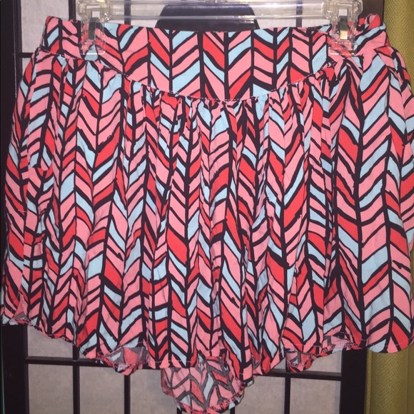 Patterned Shorts - Picture 2 of 2