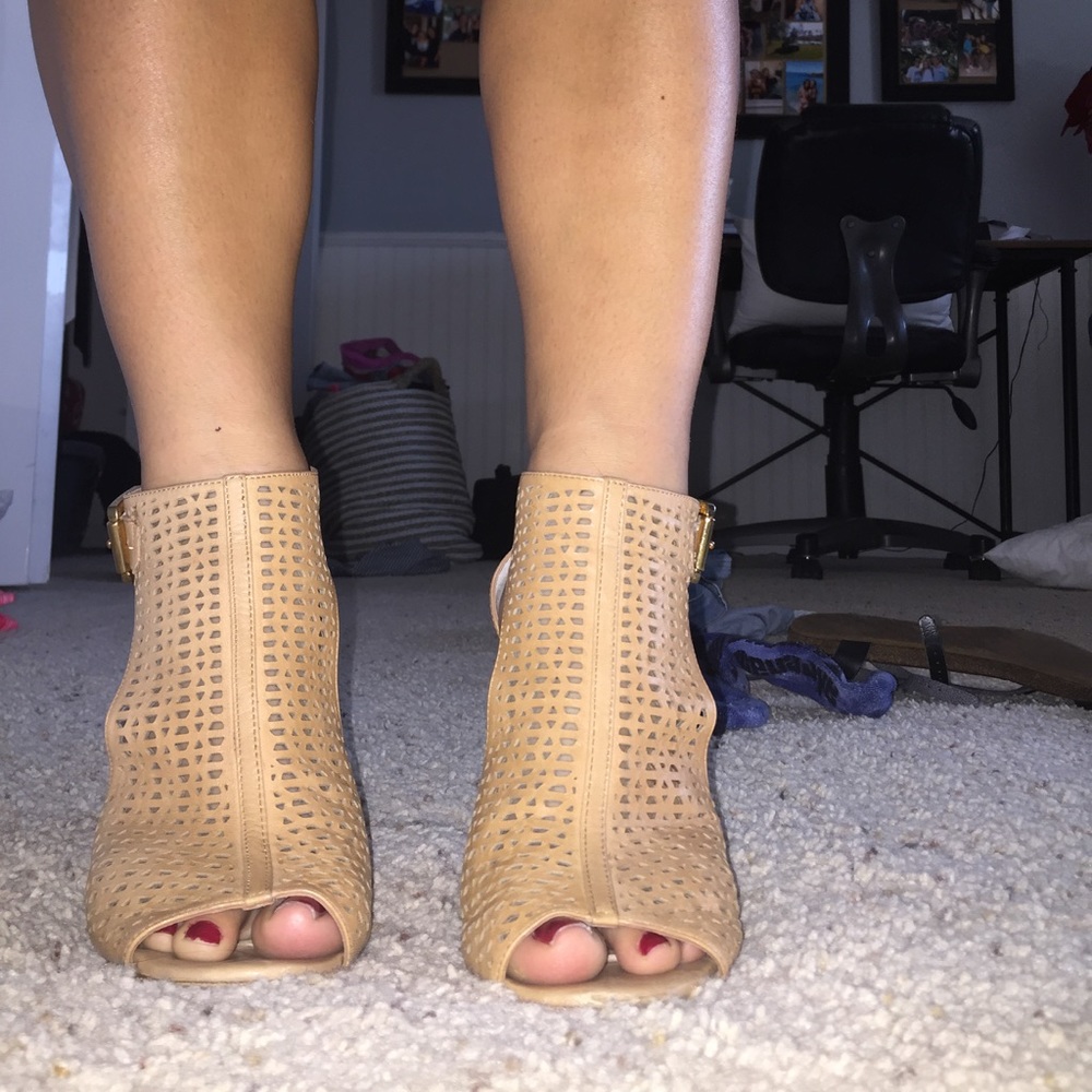 Louise et Cie tan, opened toes, perforated heels