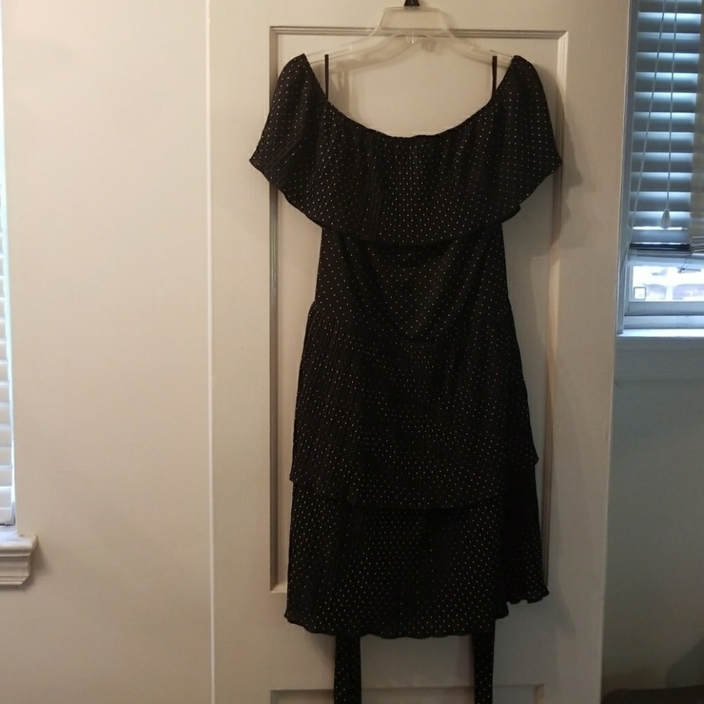 WHITE HOUSE/BLACK MARKET off the shoulder dress