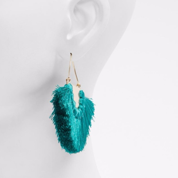 💝🎀💕CASSIE OATMEAL TASSEL EARRINGS - Picture 2 of 3