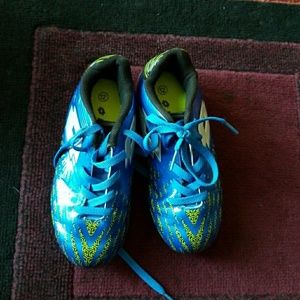 Kids size 12 soccer shoes