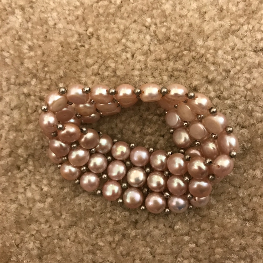 Nude/pink stretchy pearl bracelet