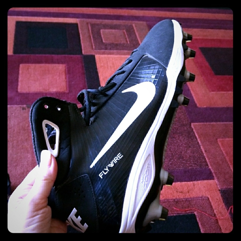 Mens Football Cleats like new!