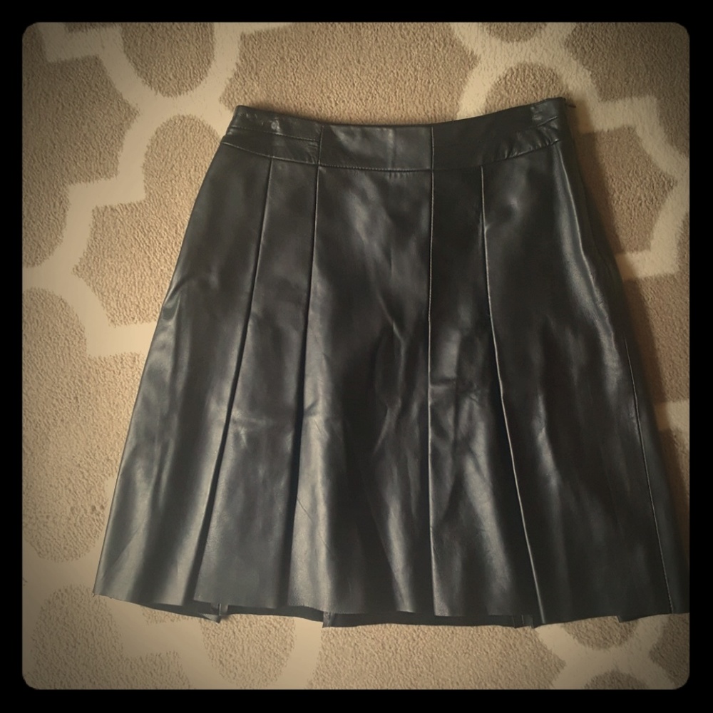 Anne Klein Leather skirt