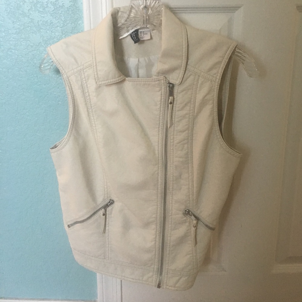 H &M white vest size 8
