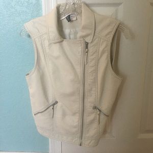 H &M white vest size 8