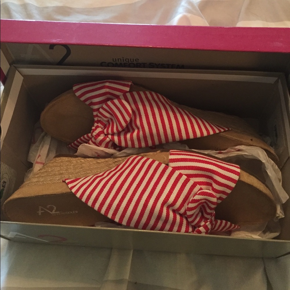 Red and white striped wedges.