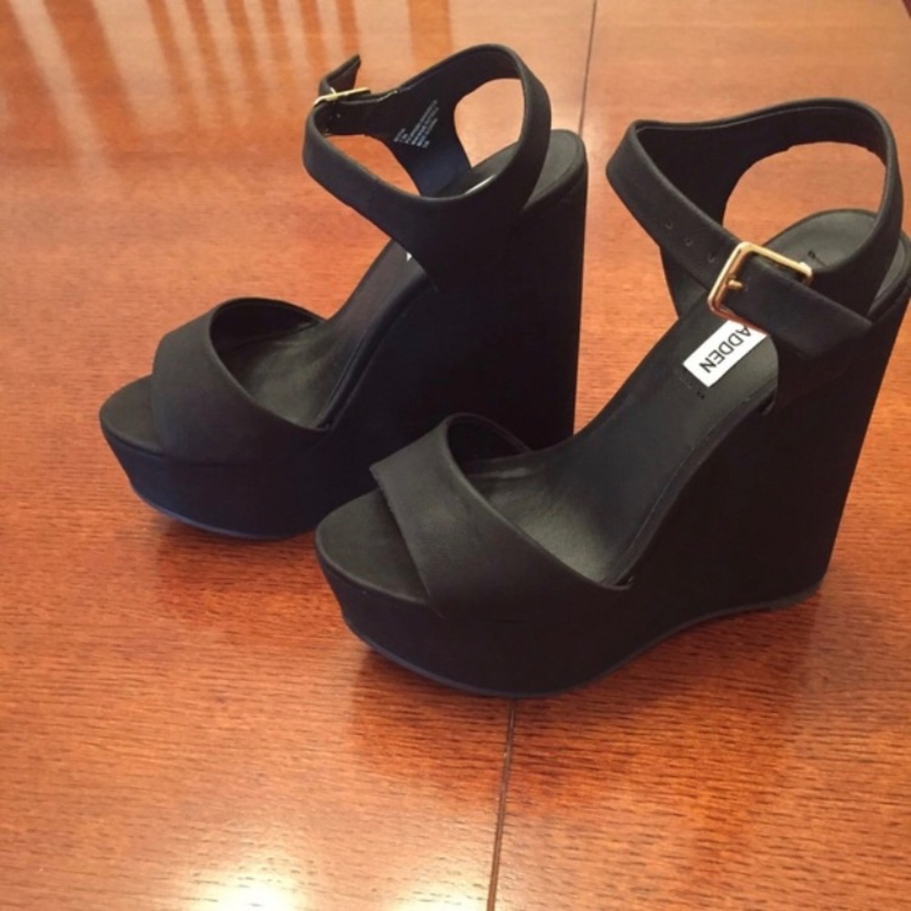 Black Steve Madden wedges