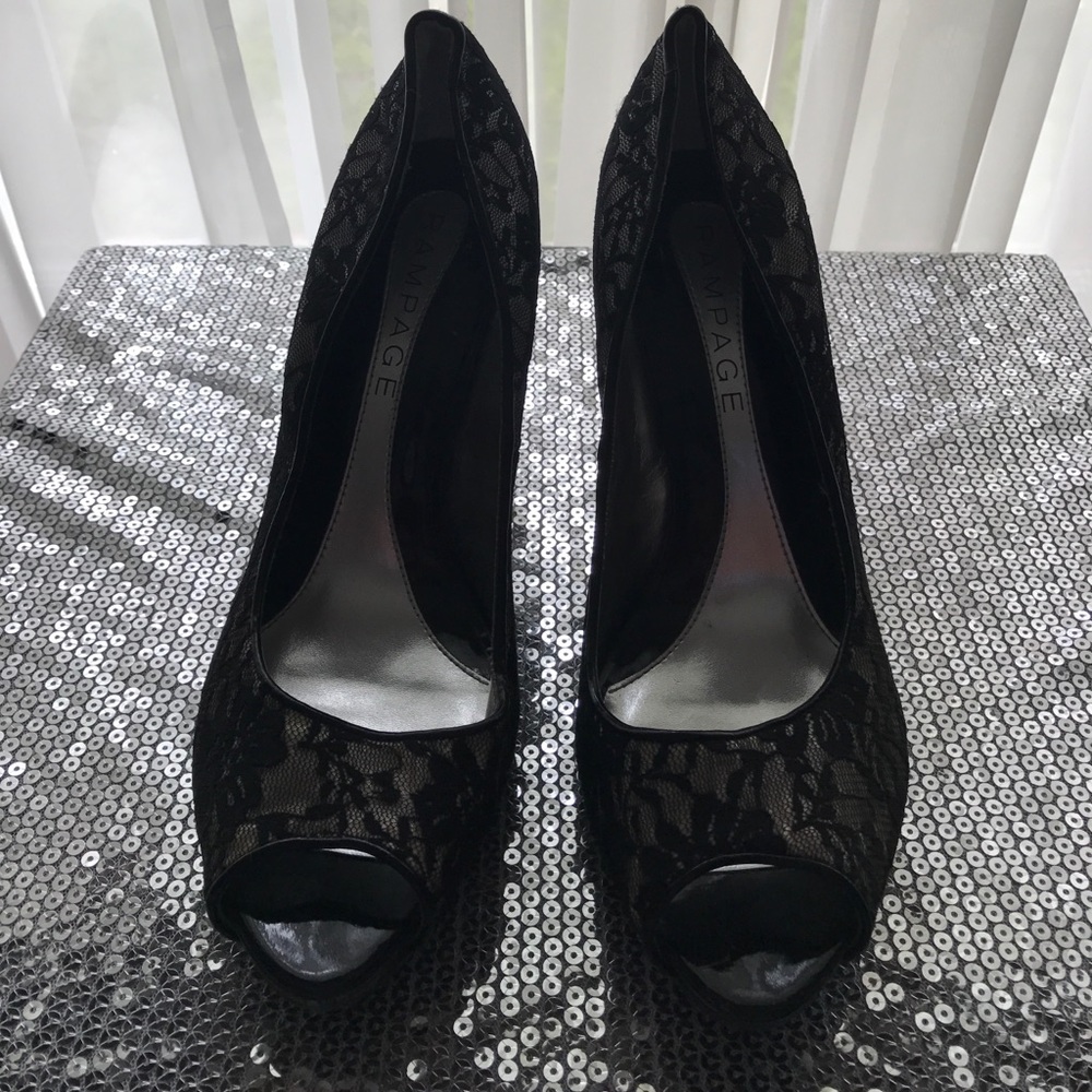 Black Lace Peep-Toe 4.5" Heels in sz 10