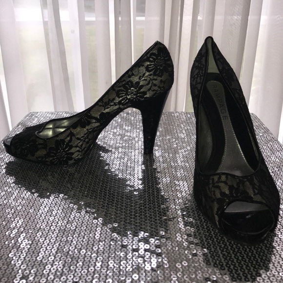 Black Lace Peep-Toe 4.5" Heels in sz 10 - Picture 2 of 7