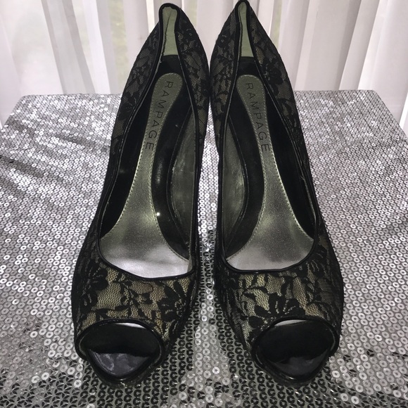 Black Lace Peep-Toe 4.5" Heels in sz 10 - Picture 3 of 7