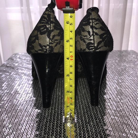 Black Lace Peep-Toe 4.5" Heels in sz 10 - Picture 5 of 7