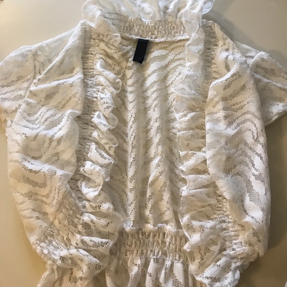 Junior’s Babydoll White Lace Bolero Shrug - Picture 3 of 5