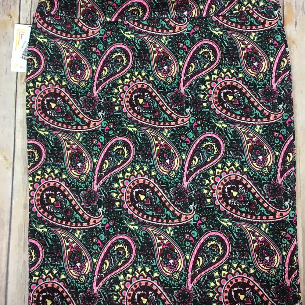Gorgeous new with tag lularoe Cassie
