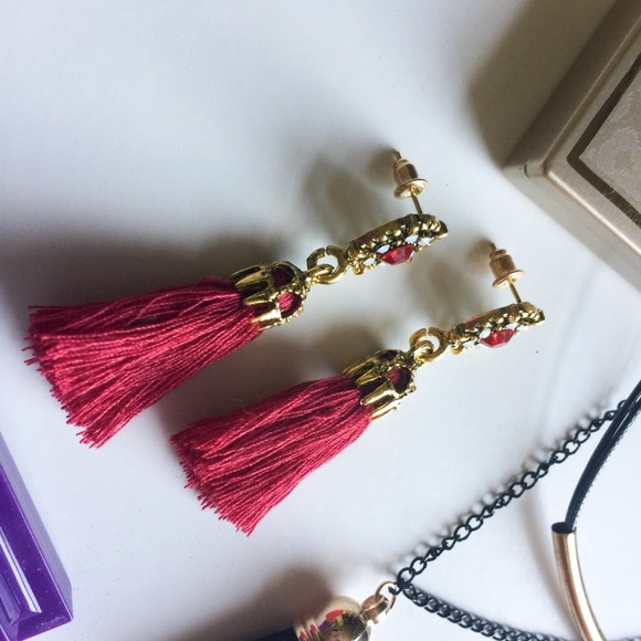 Crimson red bronzed tassel drop dangle earrings - Picture 5 of 7
