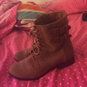 Short combat boots