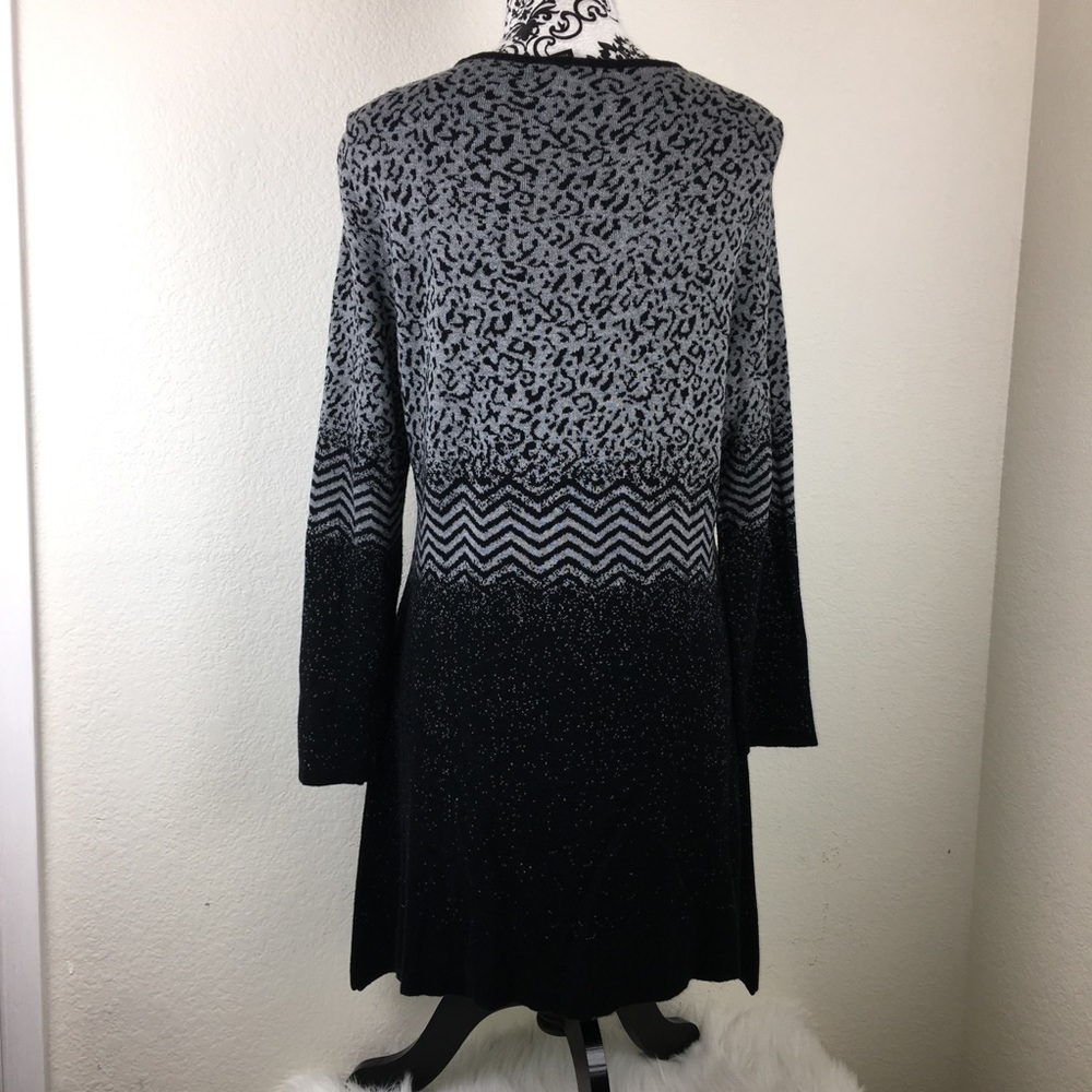 Colorblock Sweater Dress - Picture 3 of 4