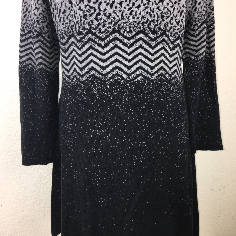 Colorblock Sweater Dress - Picture 4 of 4