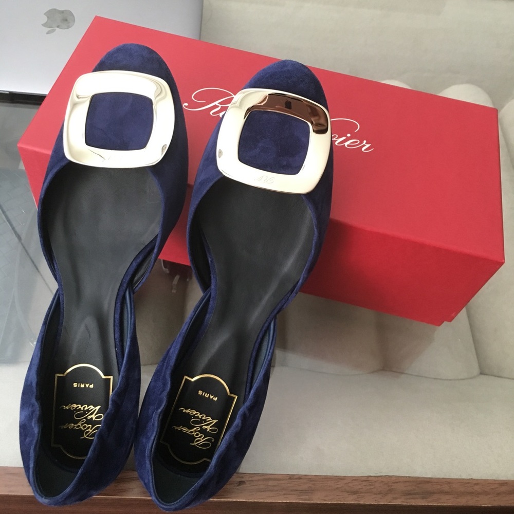 (Brand New) Roger Vivier Suede Chips Flats in Navy
