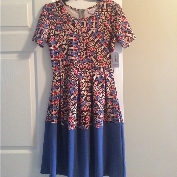 NWT LulaRoe size M Amelia dress - Picture 1 of 4