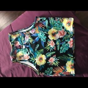 Cropped tropical shirt